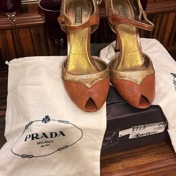 PRADA, Size 40 (9 US) - Picture 2 of 5